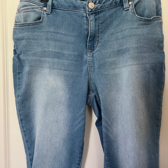 Super soft jeans by 1822 Denim - Picture 2 of 5